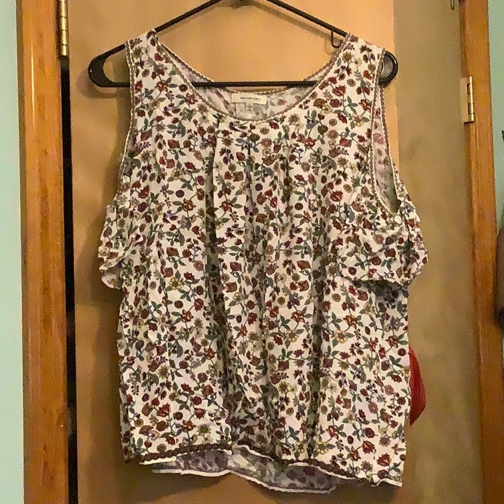 NWOT Max Studio Cold Shoulder Top